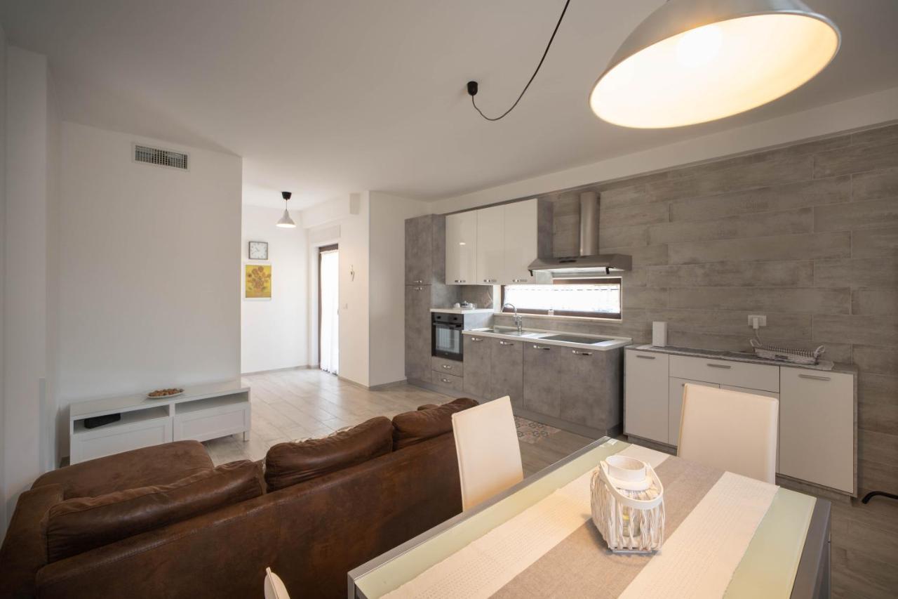 Wepuglia - Sunflower House Монополи Экстерьер фото